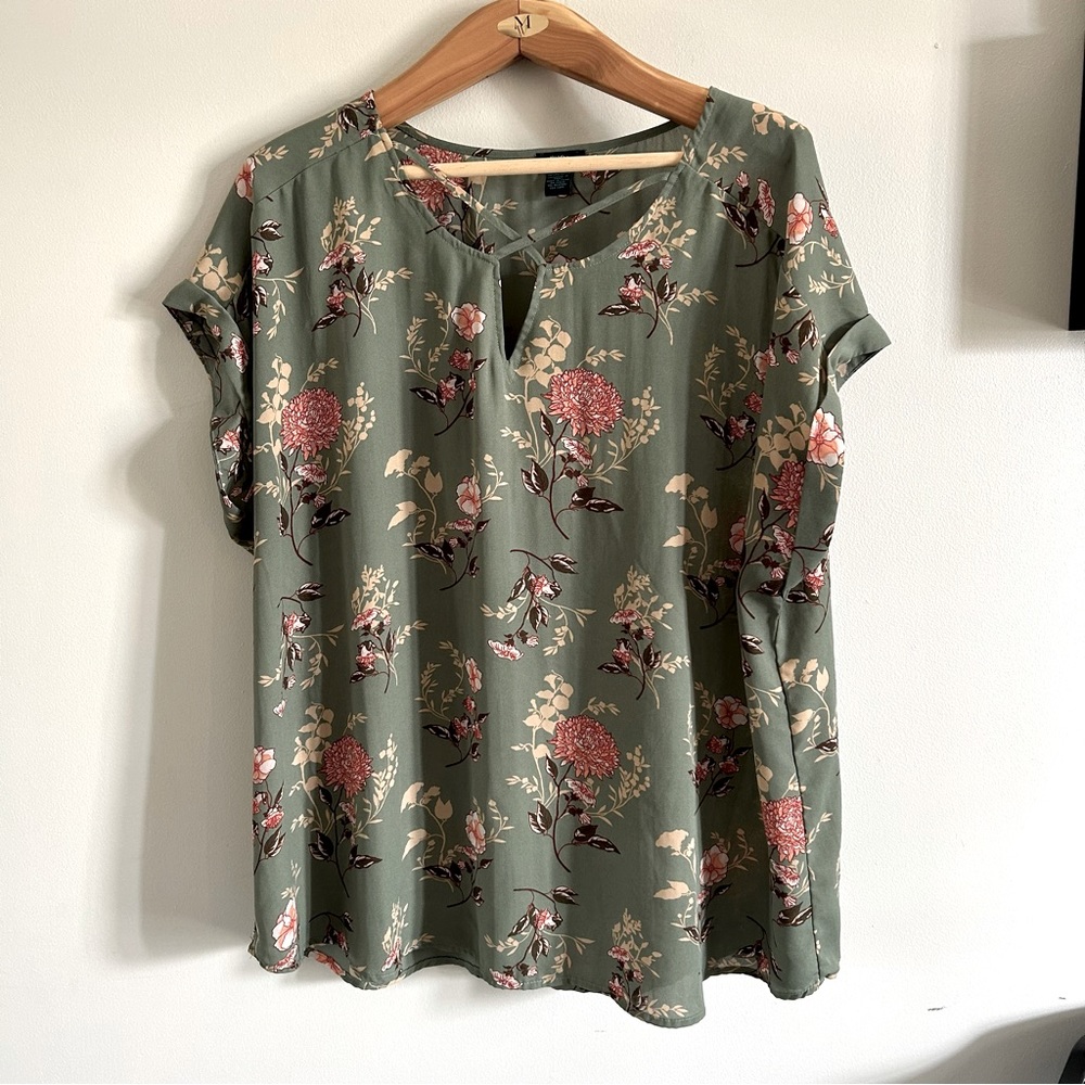 Rue  green floral flows top blouse sz 3X plus sz
